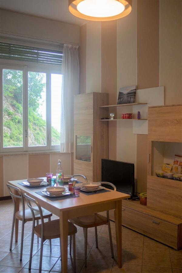 Appartamento Timeless Con Piscina E Tennis Valbrona Eksteriør billede